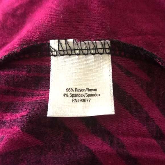 Casual Dress 👗 | Fun Pattern | Color: Deep Raspberry & Black | Size: Medium - Picture 4 of 5